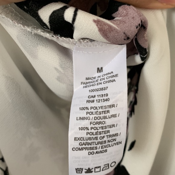 V-Neck Floral Blouse - Picture 7 of 7